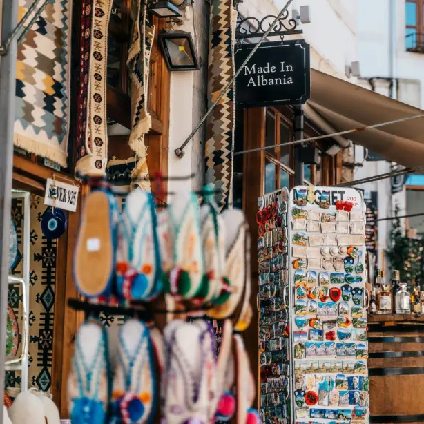 Magasin de souvenir en Albanie